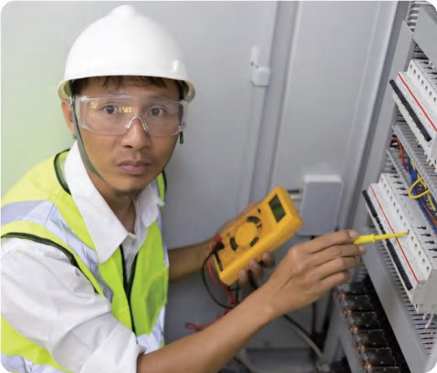 Electrical quality inspection of a control cabinet